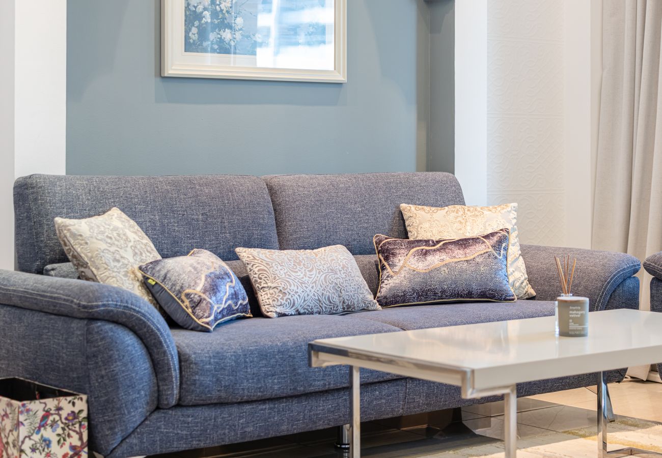 Apartment in Dubai - Elegant 1BDR in Downtown with Burj Khalifa View