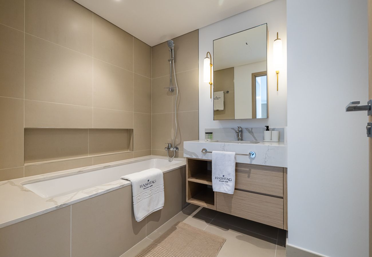 Apartment in Dubai - Modern 1BDR Apartment in Creek Harbour / 17 Icon Bay