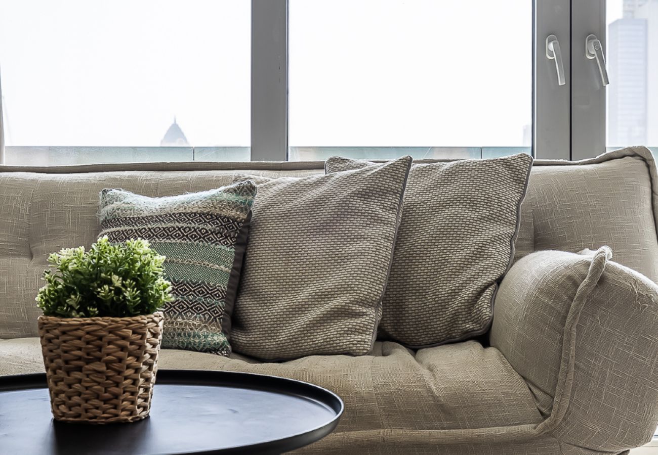 Studio in Dubai - Studio Next to Burj Khalifa / Large Balcony With City View