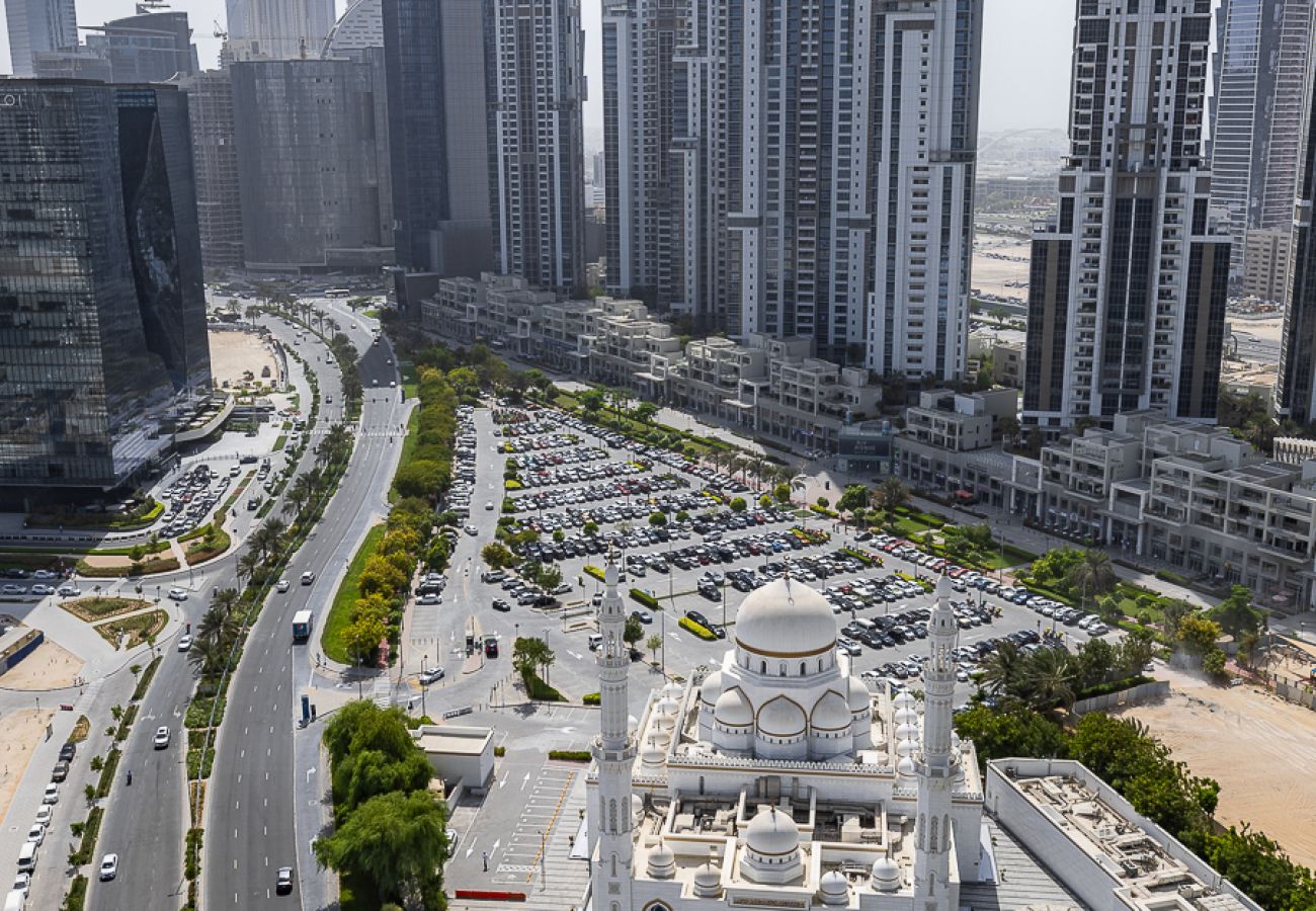 Studio in Dubai - Studio Next to Burj Khalifa / Large Balcony With City View