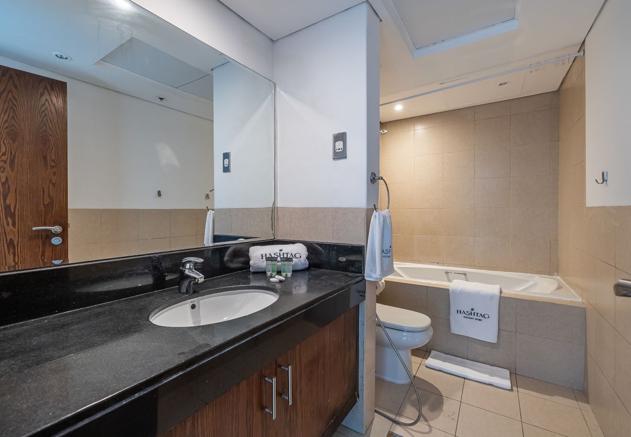 Studio in Dubai - Studio Next to Burj Khalifa / Large Balcony With City View