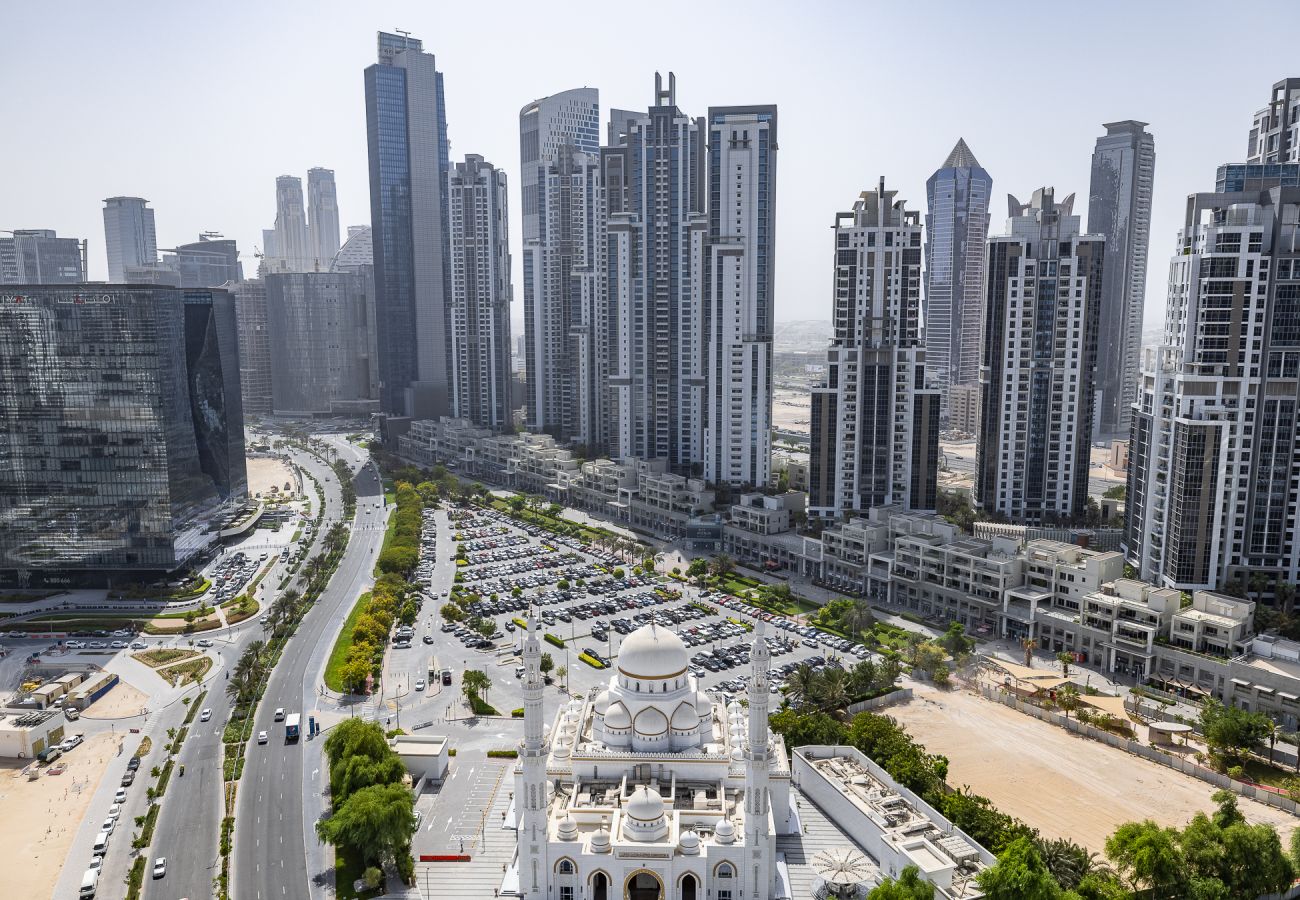 Studio in Dubai - Studio Next to Burj Khalifa / Large Balcony With City View