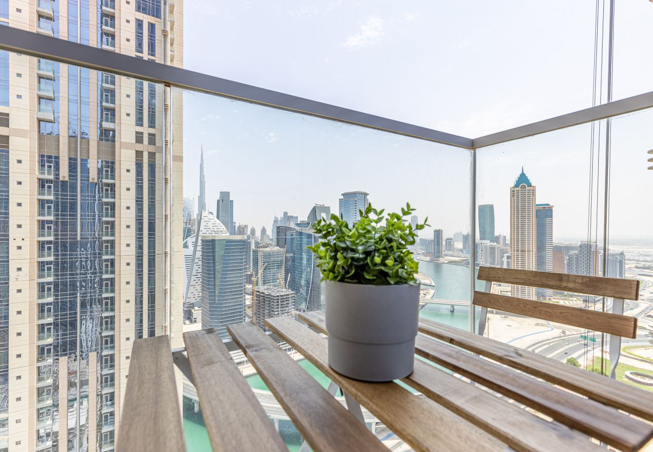 Apartment in Dubai - 1 BDR Apartment | Canal view | Burj Khalifa view
