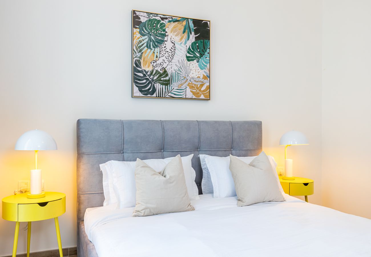 Apartment in Dubai - 1 BDR Apartment | Canal view | Burj Khalifa view