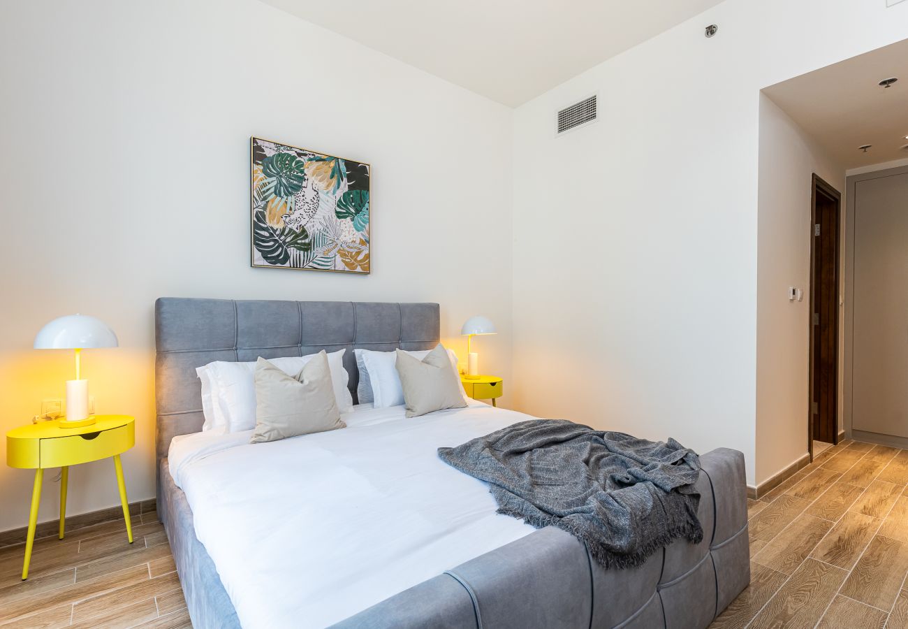 Apartment in Dubai - 1 BDR Apartment | Canal view | Burj Khalifa view