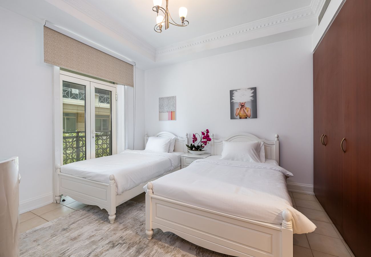 Villa in Dubai - Elegant  5BDR villa + Maid Room in Dubai Marina