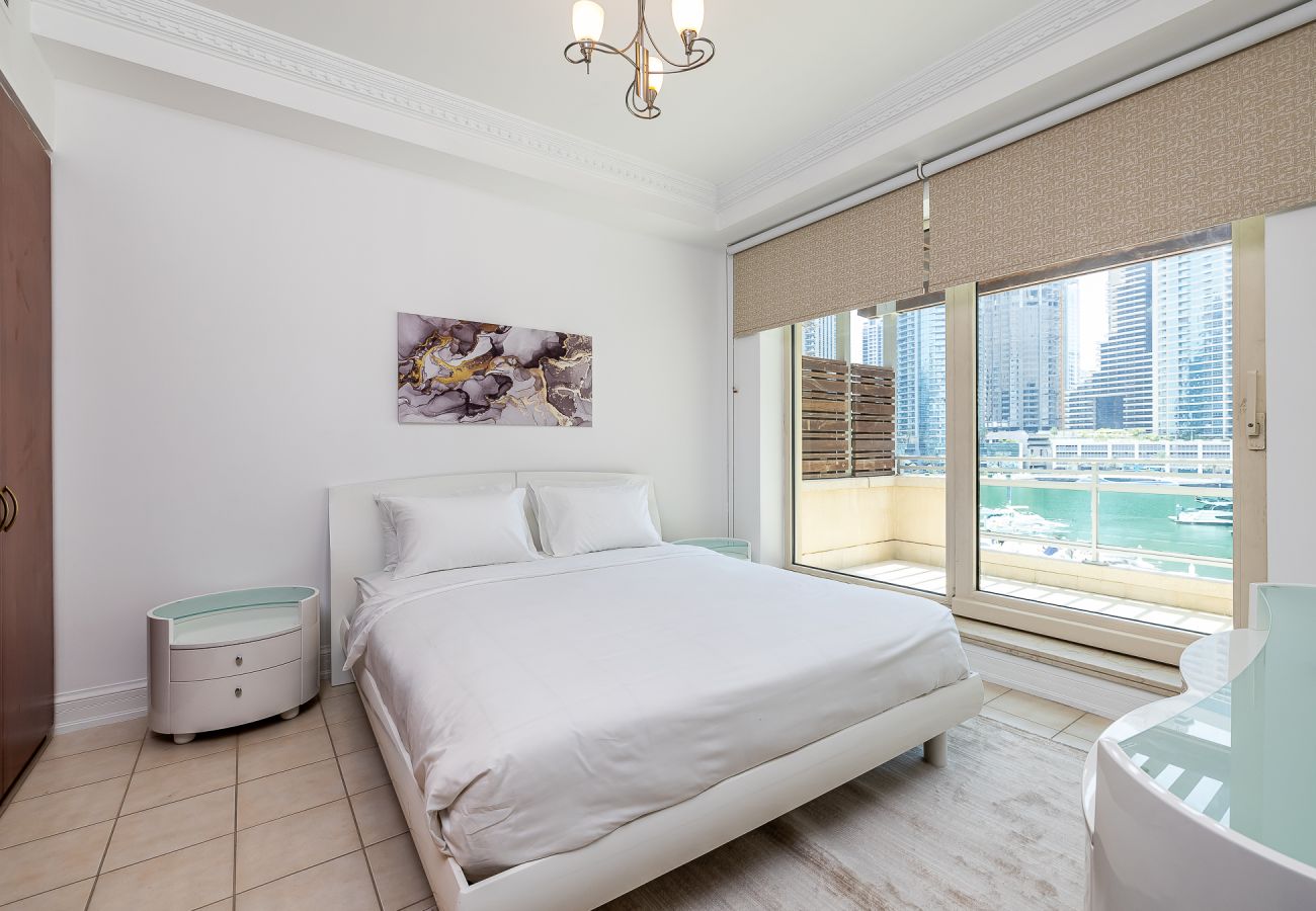 Villa in Dubai - Elegant  5BDR villa + Maid Room in Dubai Marina