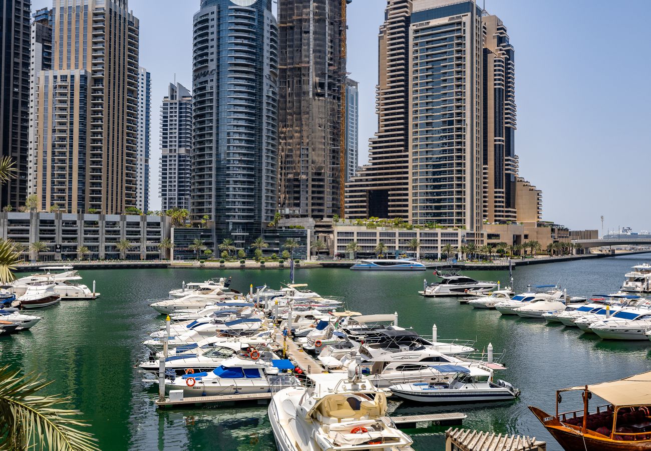 Villa in Dubai - Elegant  5BDR villa + Maid Room in Dubai Marina