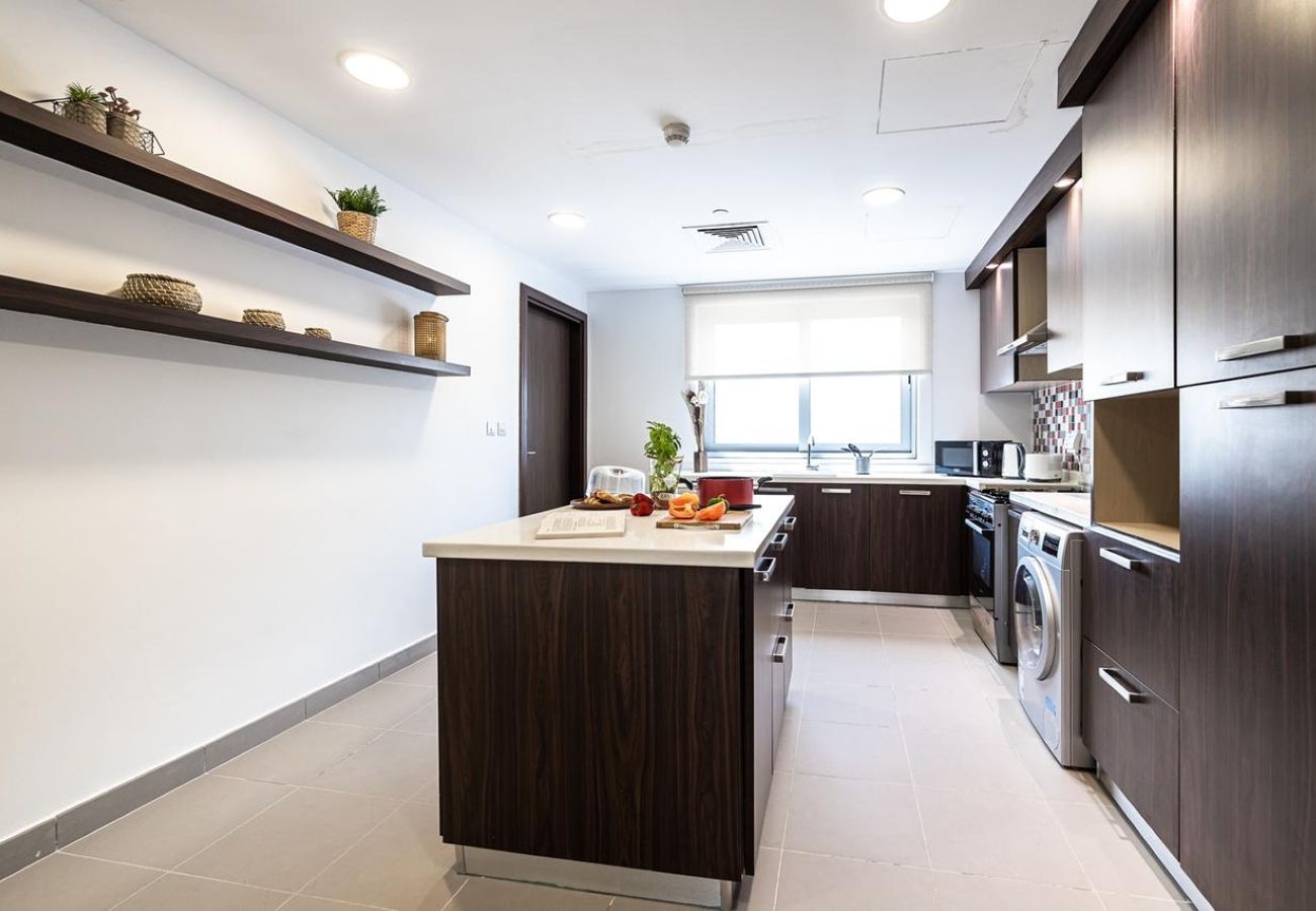 Apartment in Dubai - 117 / 2BDR + maid room / Sea view /Beach access  