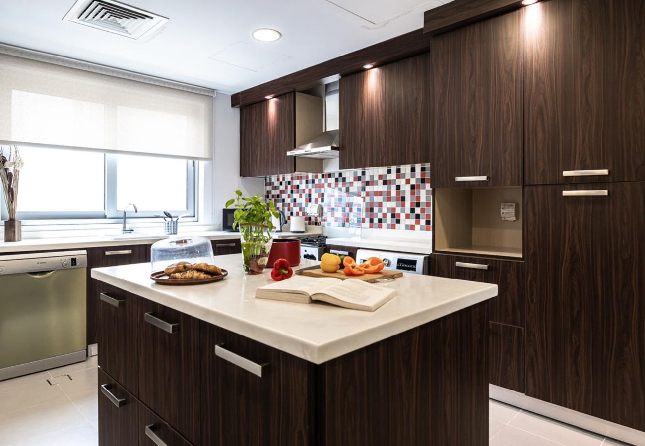 Apartment in Dubai - 317 / 2BDR+maid room / Sea view / The Palm 