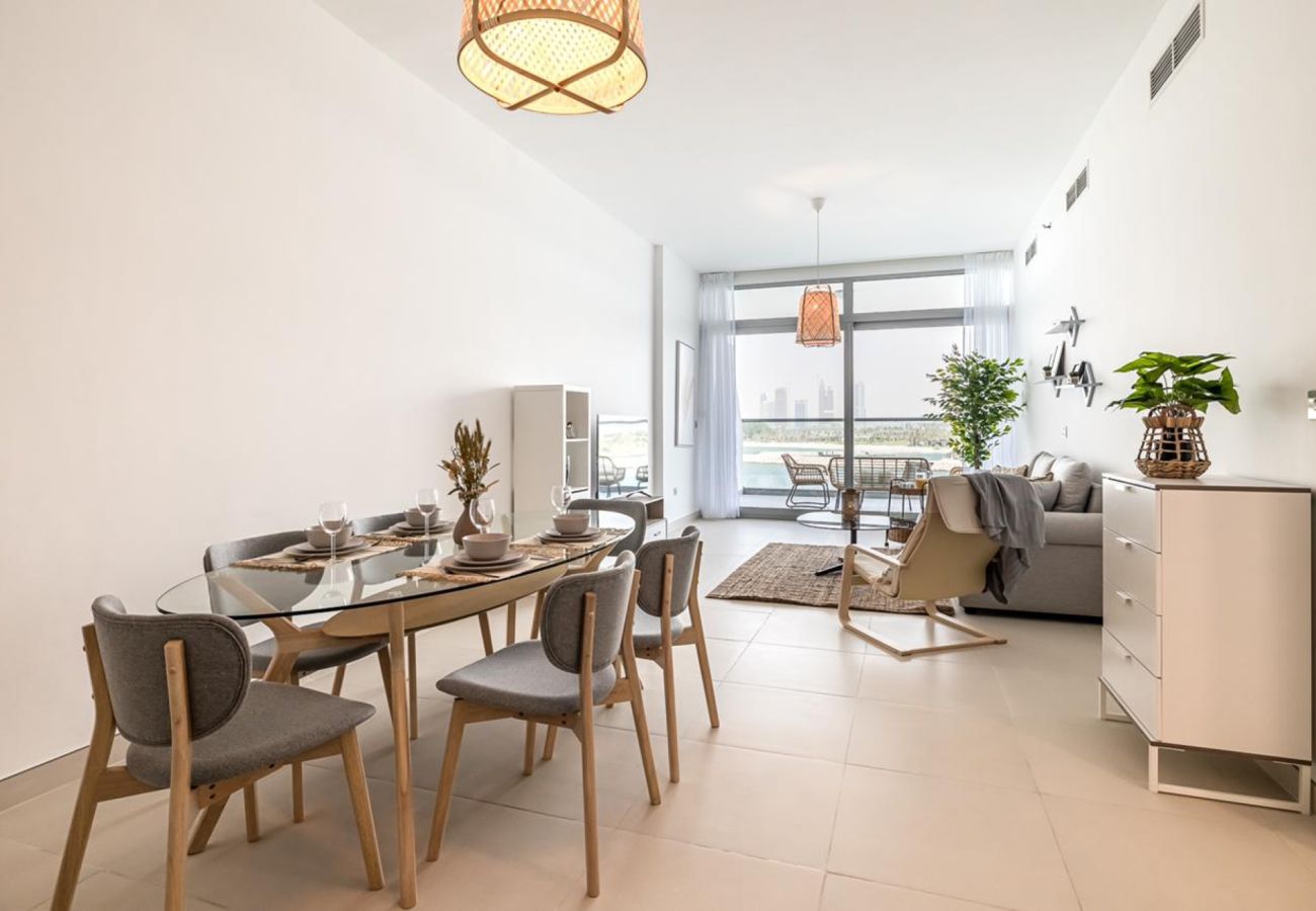 Apartment in Dubai - 317 / 2BDR+maid room / Sea view / The Palm 