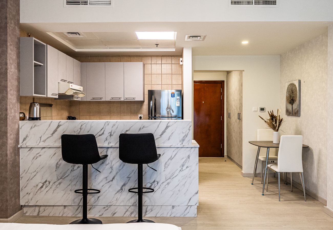 Studio in Dubai - Stylish Studio apartment in Downtown Dubai I Burj Al Nujoom