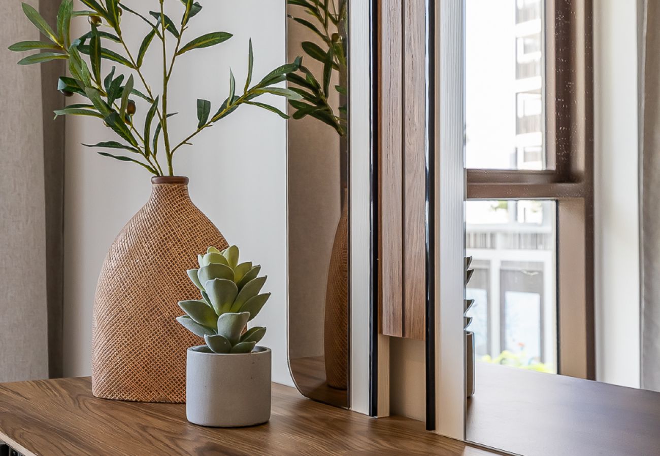 Apartment in Dubai - Chic 1-Bedroom Apartment | Surf, Creek Beach – Dubai Creek Harbour