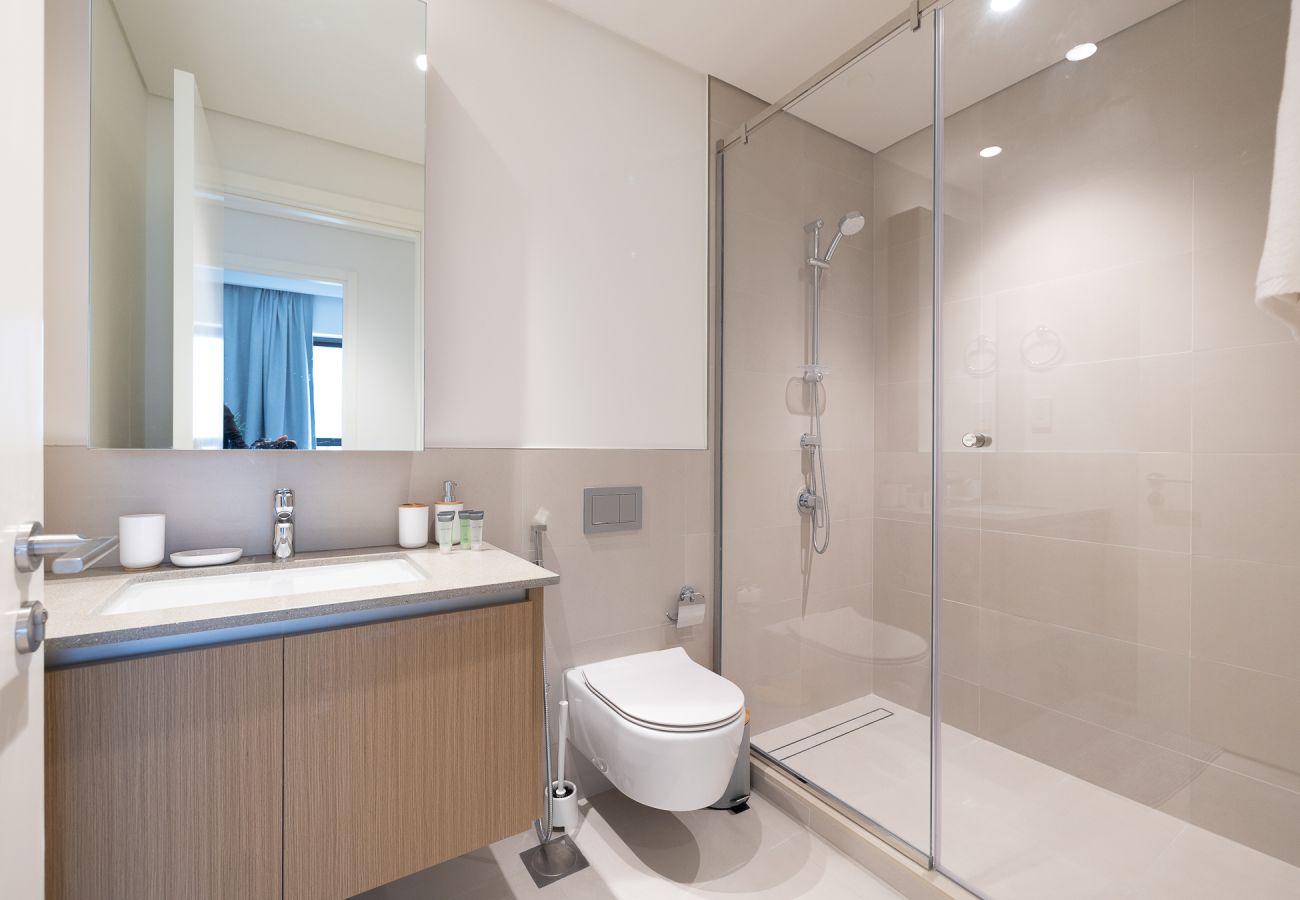 Apartment in Dubai - Chic 1-Bedroom Apartment | Surf, Creek Beach – Dubai Creek Harbour