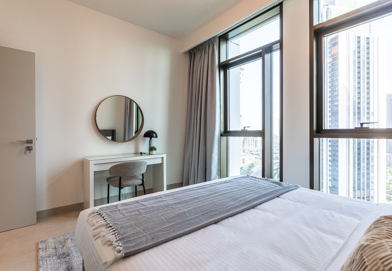 Apartment in Dubai - Modern Comfort Meets Creekside Elegance | 1BR at Creek Crescent Tower