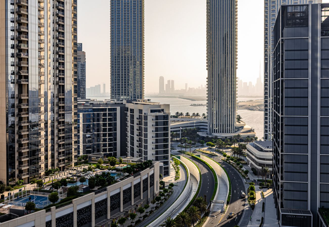 Apartment in Dubai - Modern Comfort Meets Creekside Elegance | 1BR at Creek Crescent Tower