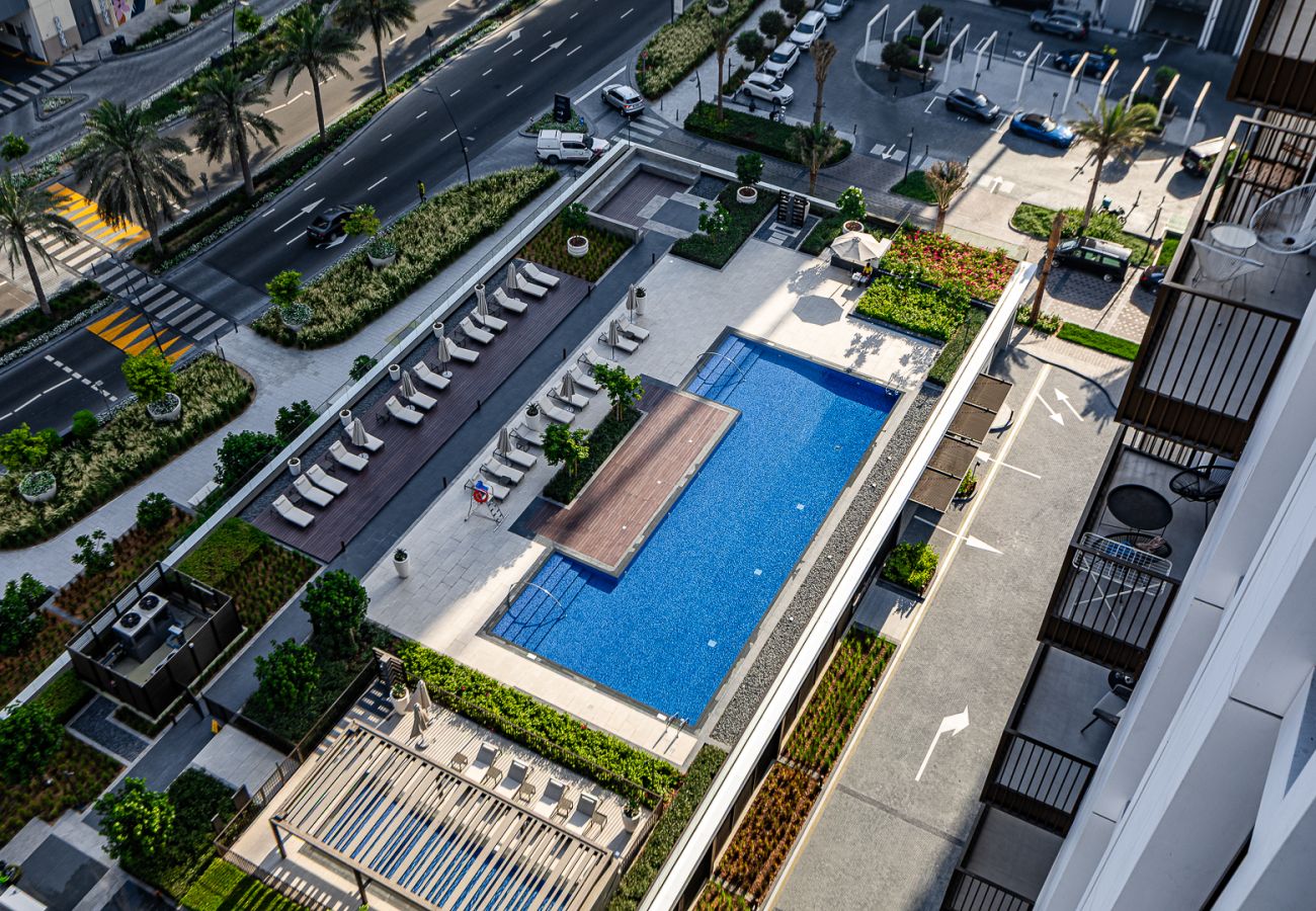 Apartment in Dubai - Modern Comfort Meets Creekside Elegance | 1BR at Creek Crescent Tower