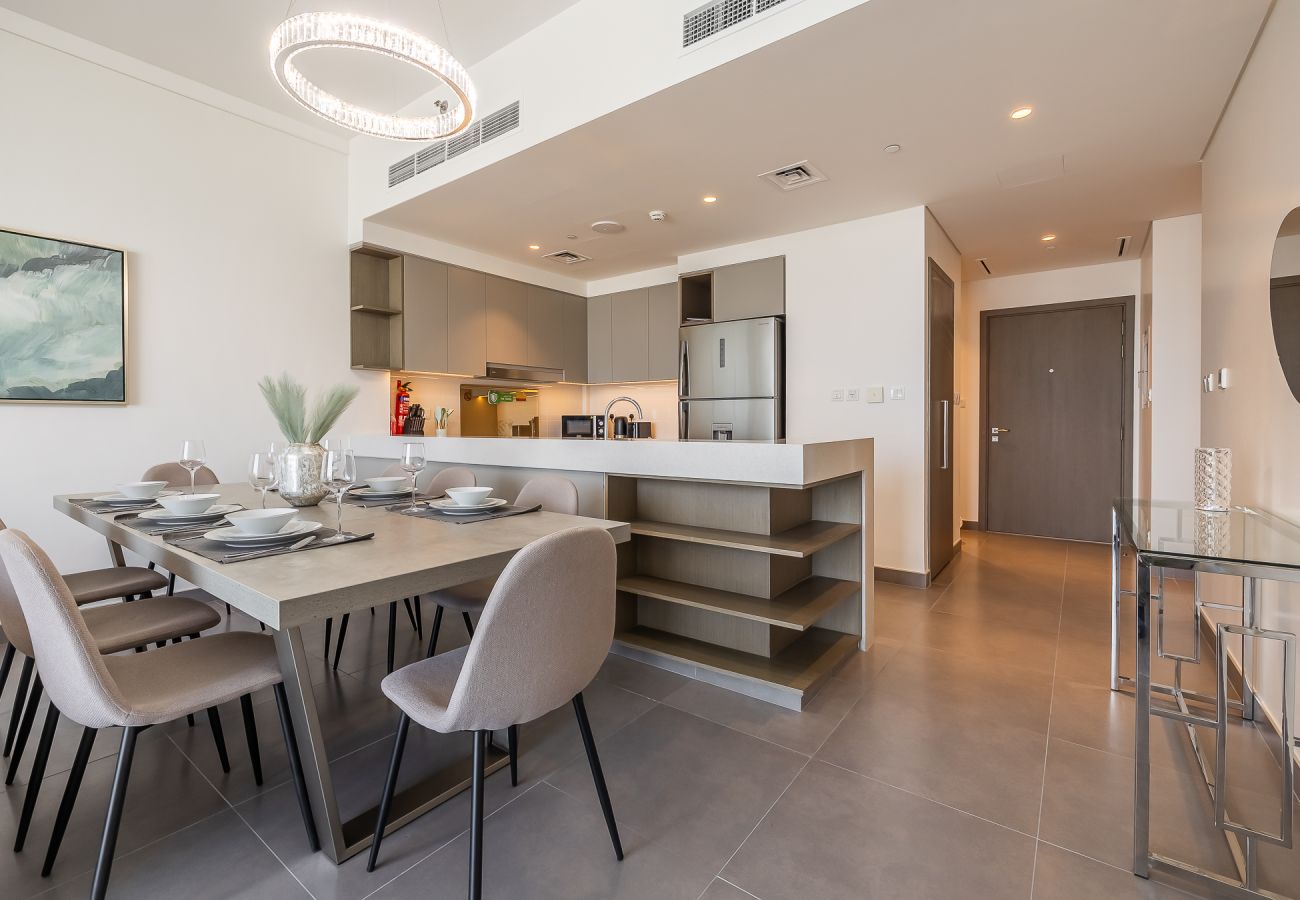 Apartment in Dubai - Elegant 3-Bedroom Apartment with Maid’s Room in Creek Gate – Dubai Creek Harbour