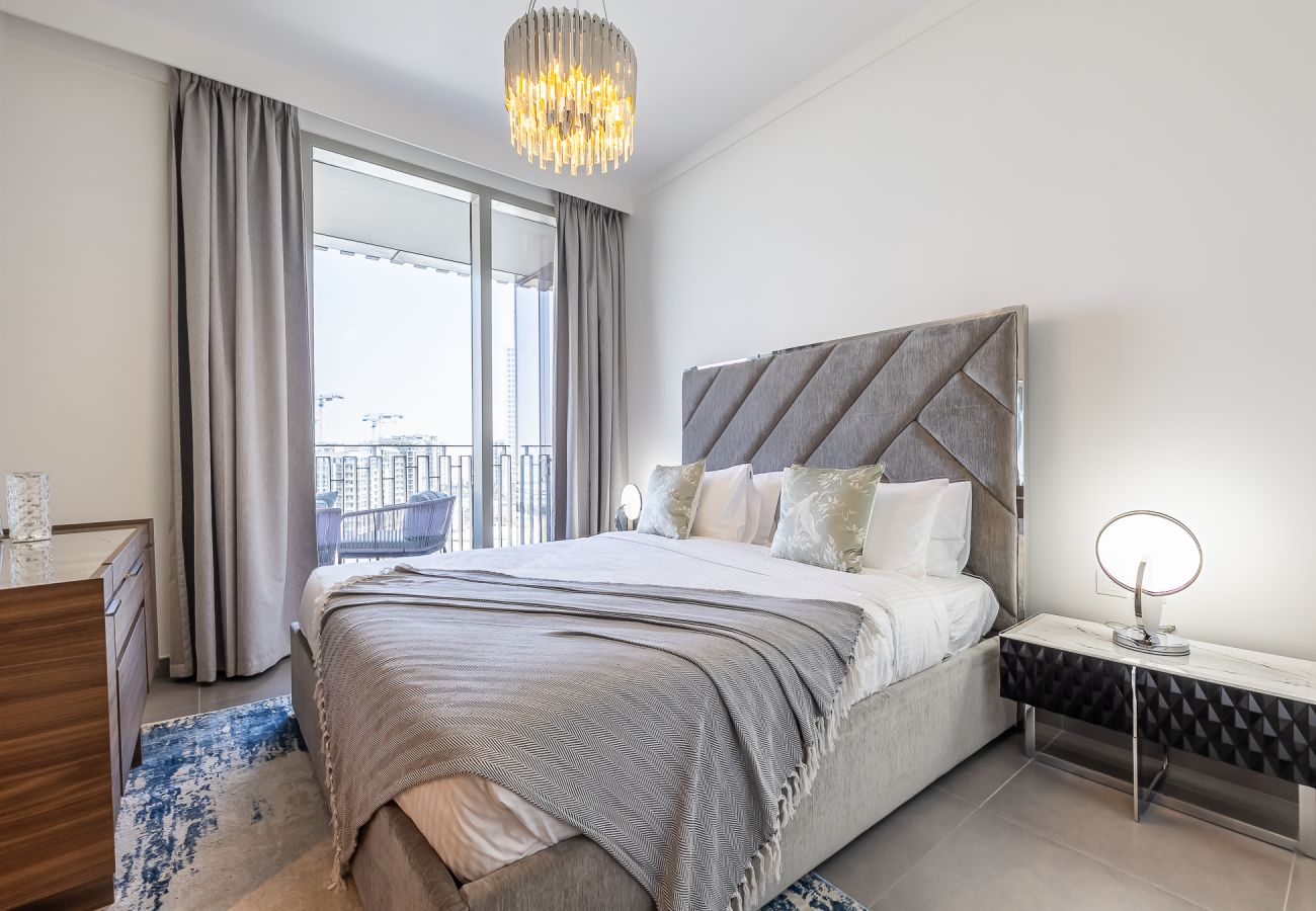 Apartment in Dubai - Elegant 3-Bedroom Apartment with Maid’s Room in Creek Gate – Dubai Creek Harbour