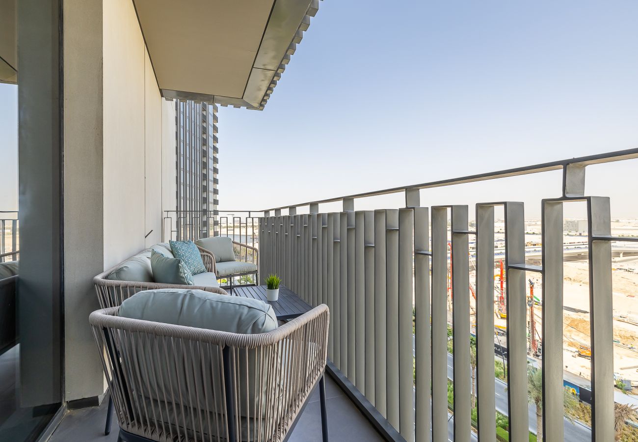 Apartment in Dubai - Elegant 3-Bedroom Apartment with Maid’s Room in Creek Gate – Dubai Creek Harbour