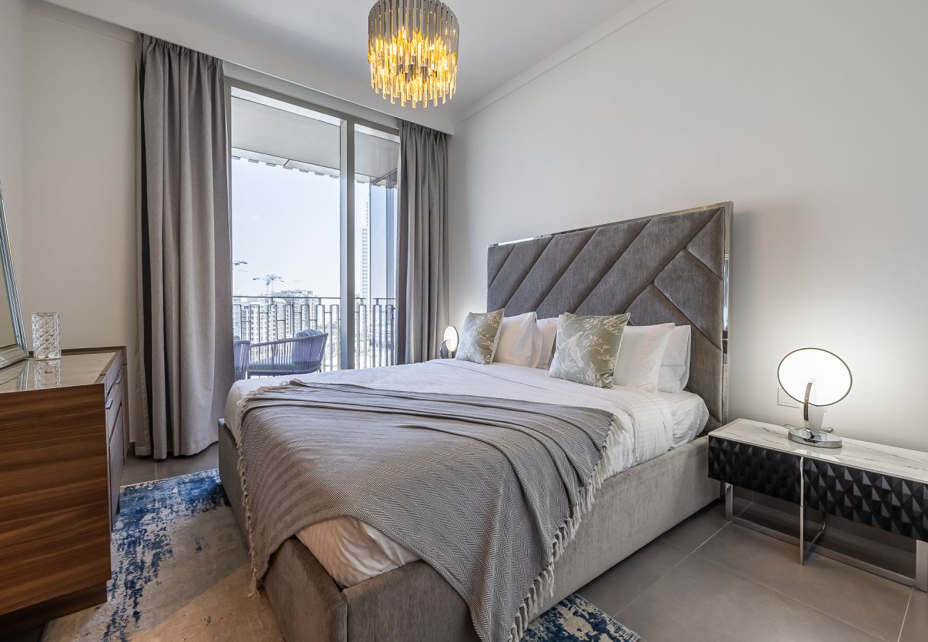 Apartment in Dubai - Elegant 3-Bedroom Apartment with Maid’s Room in Creek Gate – Dubai Creek Harbour