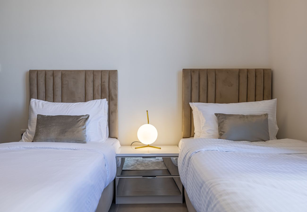 Apartment in Dubai - Elegant 3-Bedroom Apartment with Maid’s Room in Creek Gate – Dubai Creek Harbour