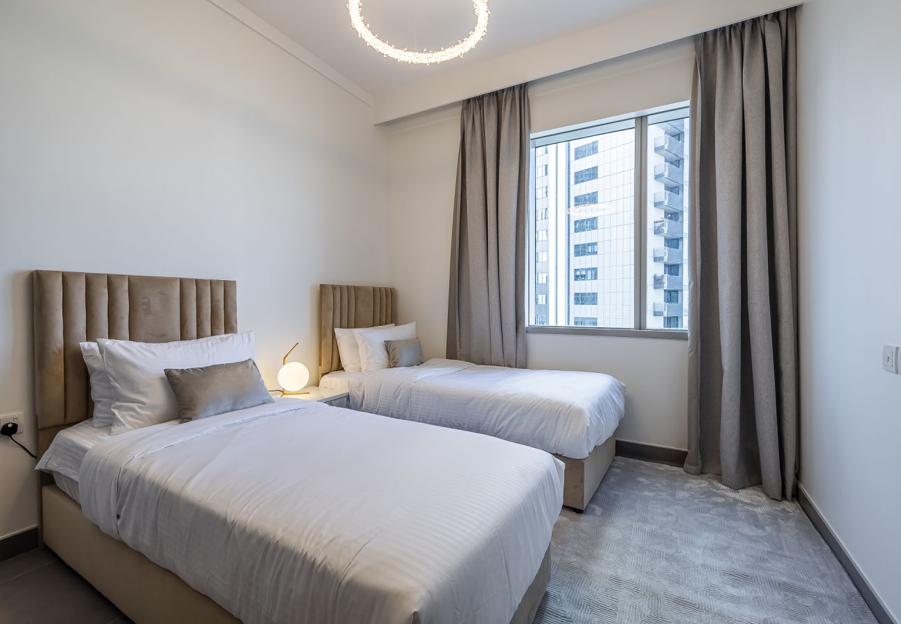 Apartment in Dubai - Elegant 3-Bedroom Apartment with Maid’s Room in Creek Gate – Dubai Creek Harbour