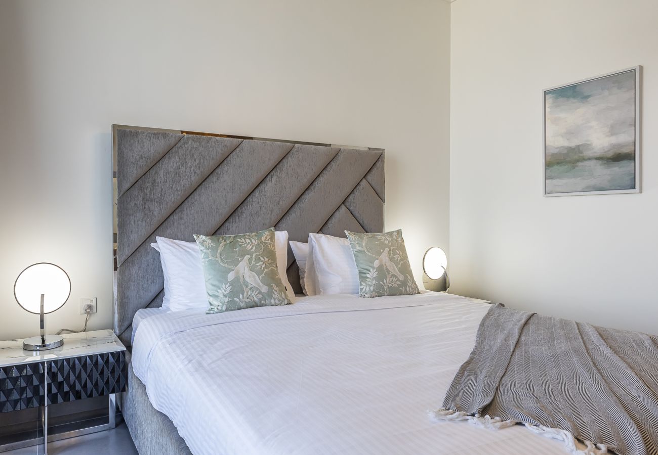 Apartment in Dubai - Elegant 3-Bedroom Apartment with Maid’s Room in Creek Gate – Dubai Creek Harbour