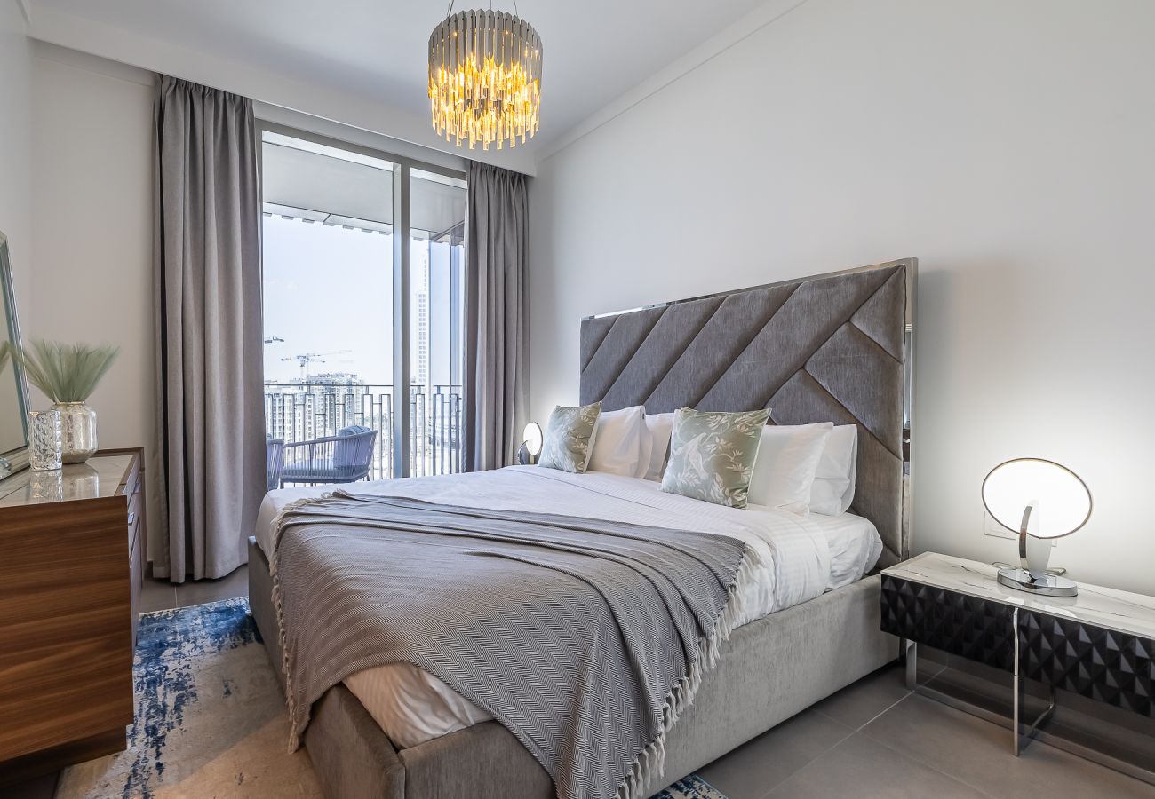 Apartment in Dubai - Elegant 3-Bedroom Apartment with Maid’s Room in Creek Gate – Dubai Creek Harbour