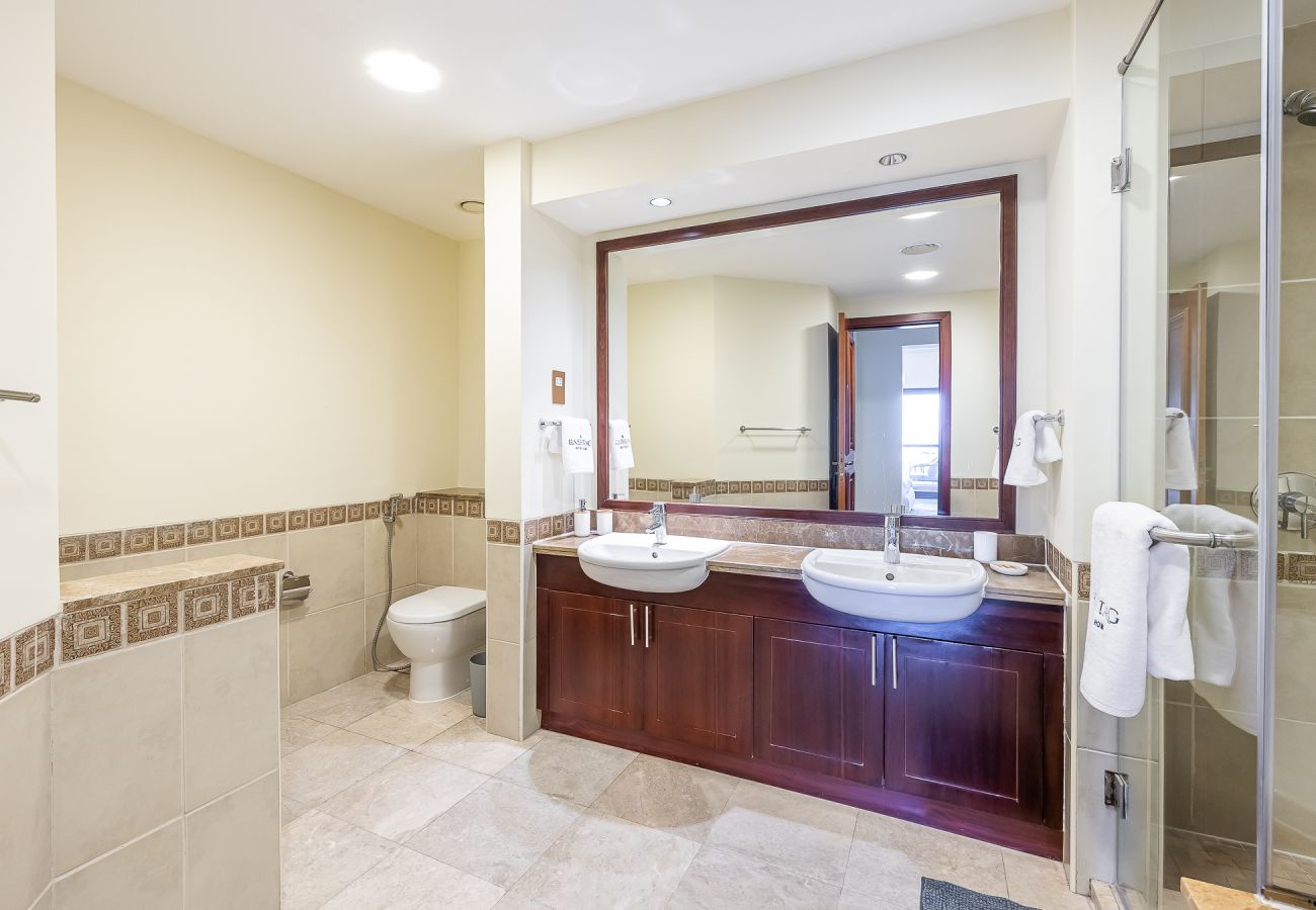 Apartment in Dubai - Elegant 1-Bedroom Apartment in Fairmont Residences South on The Palm