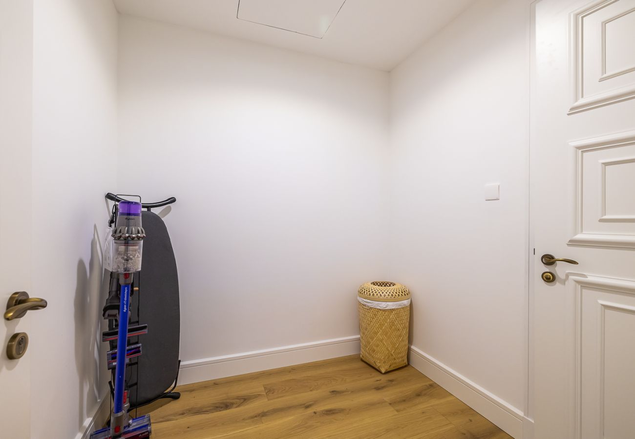 Apartment in Dubai - Spacious 2-Bedroom Apartment with Balcony on The Palm 