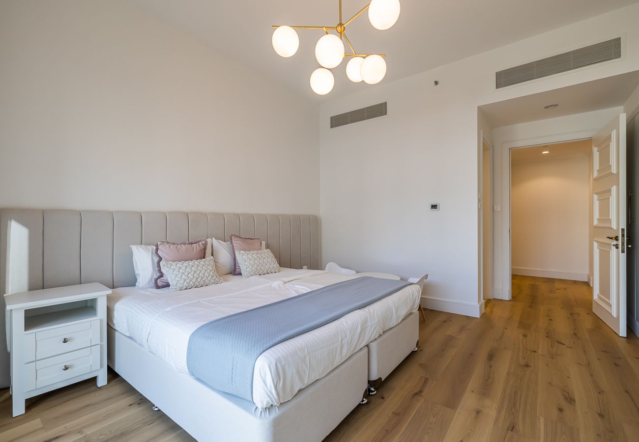 Apartment in Dubai - Spacious 2-Bedroom Apartment with Balcony on The Palm 