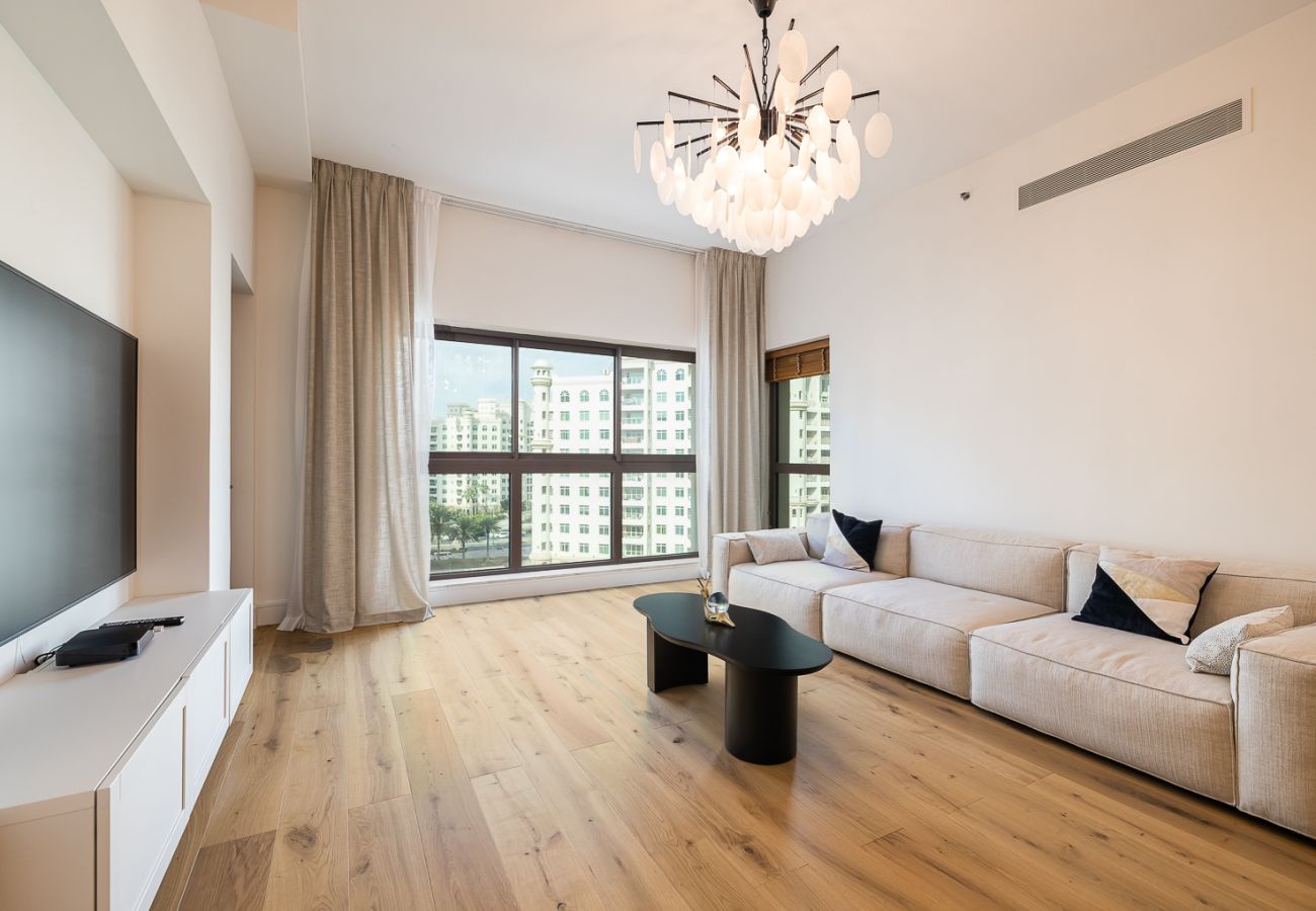 Apartment in Dubai - Spacious 2-Bedroom Apartment with Balcony on The Palm 