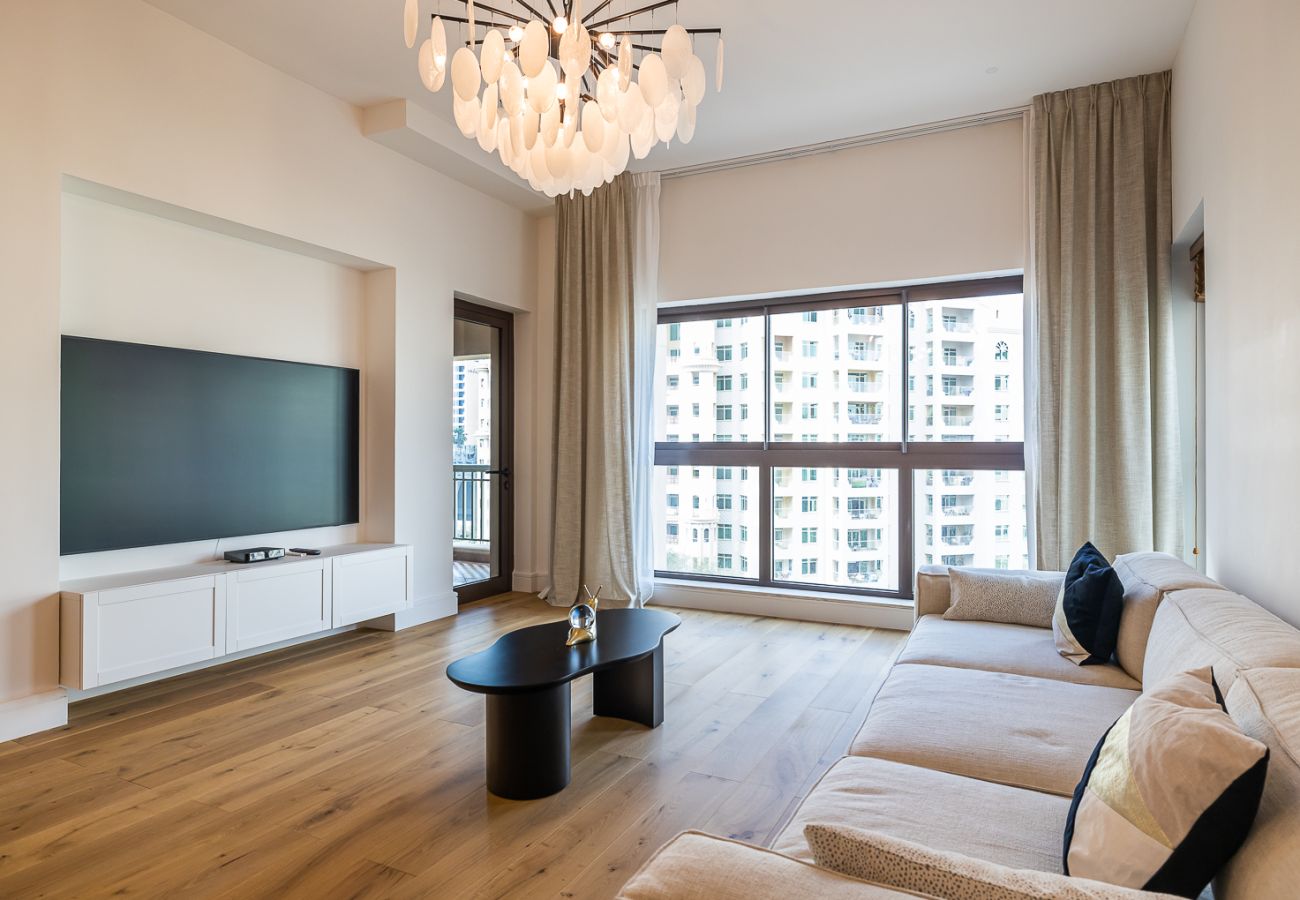 Apartment in Dubai - Spacious 2-Bedroom Apartment with Balcony on The Palm 