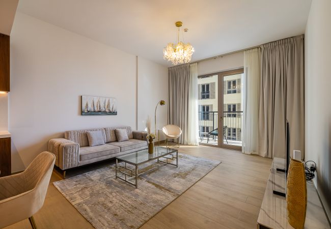 Apartment in Dubai - Chic 1-Bedroom Apartment with Stunning Views in La Mer