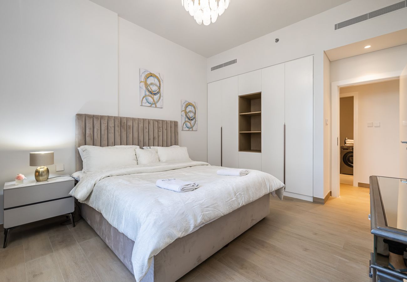 Apartment in Dubai - Chic 1-Bedroom Apartment with Stunning Views in La Mer