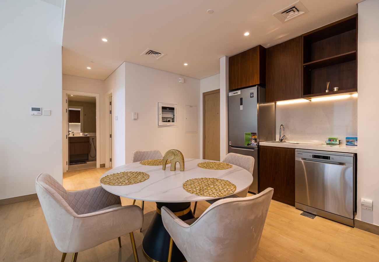 Apartment in Dubai - Chic 1-Bedroom Apartment with Stunning Views in La Mer