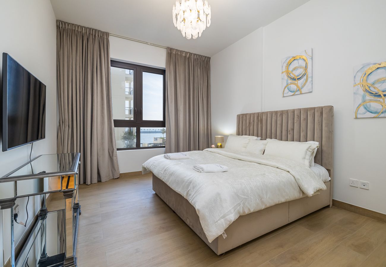 Apartment in Dubai - Chic 1-Bedroom Apartment with Stunning Views in La Mer