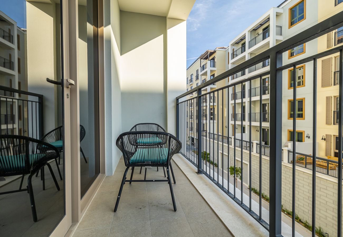 Apartment in Dubai - Chic 1-Bedroom Apartment with Stunning Views in La Mer