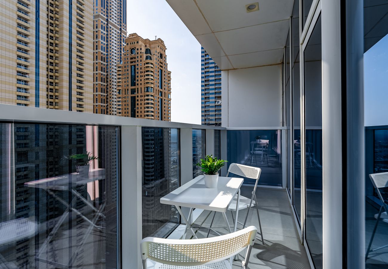 Apartment in Dubai - Spacious 2 BDR plus Maid room apartment with Sea View in Dubai Marina