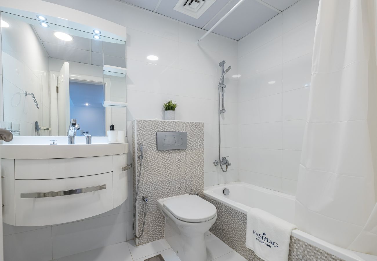 Apartment in Dubai - 1BDR Apartment with Dubai Marina view I Close to Metro