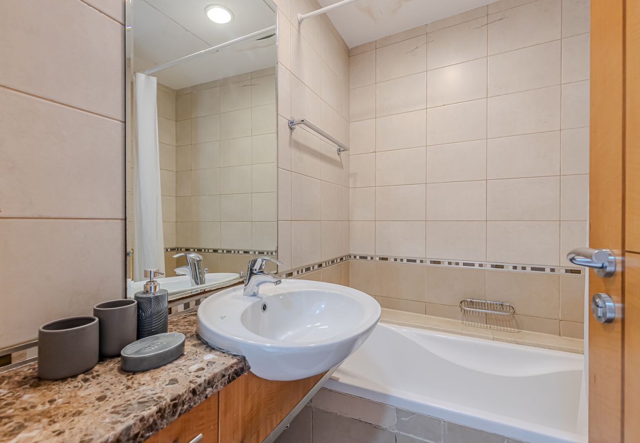 Apartment in Dubai - Spacious 3BDR Apartment in Marina with working desk