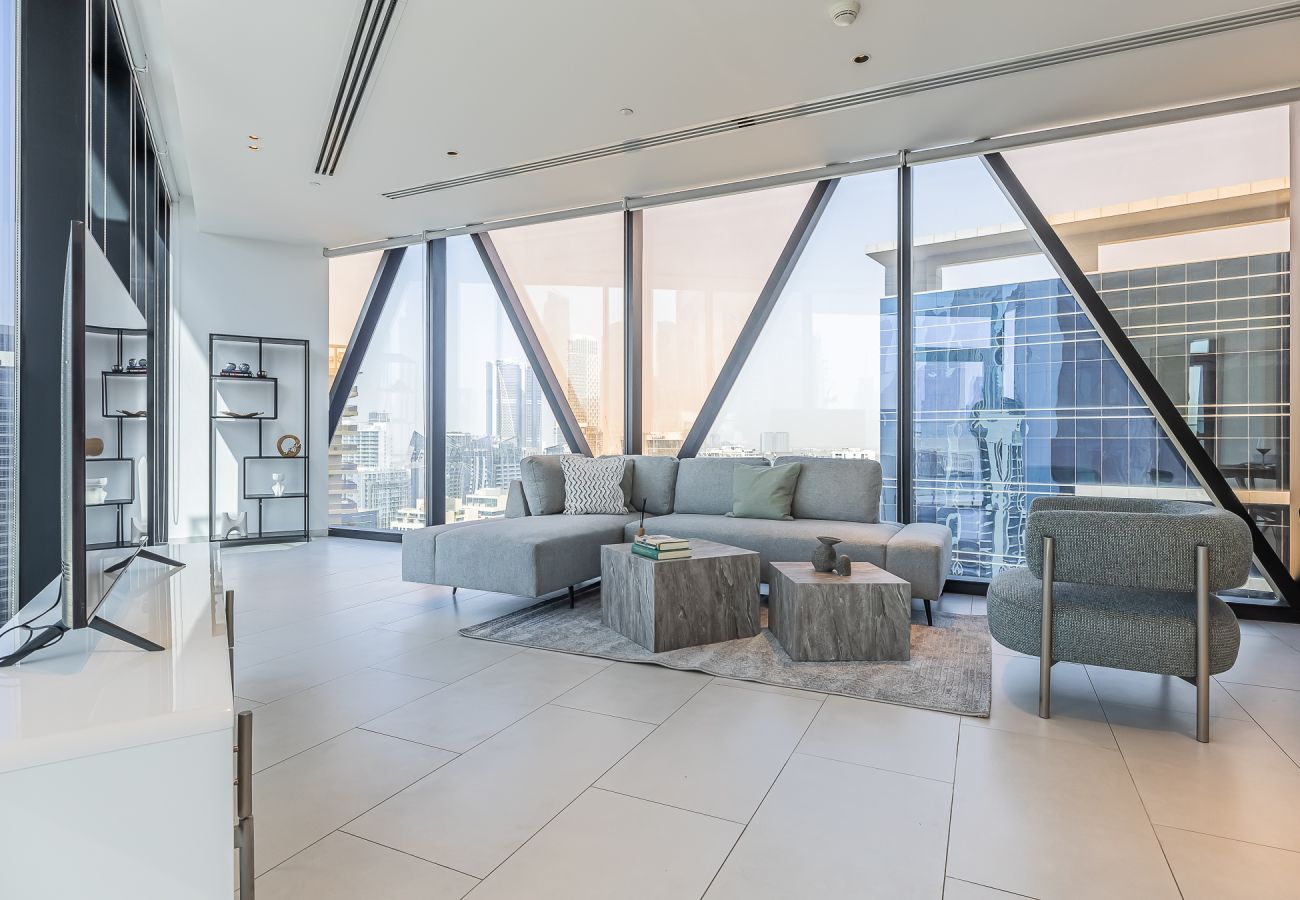 Apartment in Dubai - 3BDR Apartment + Maid Room / Burj Khalifa View