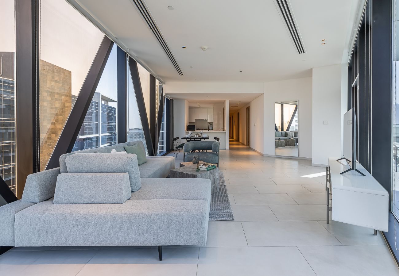 Apartment in Dubai - 3BDR Apartment + Maid Room / Burj Khalifa View