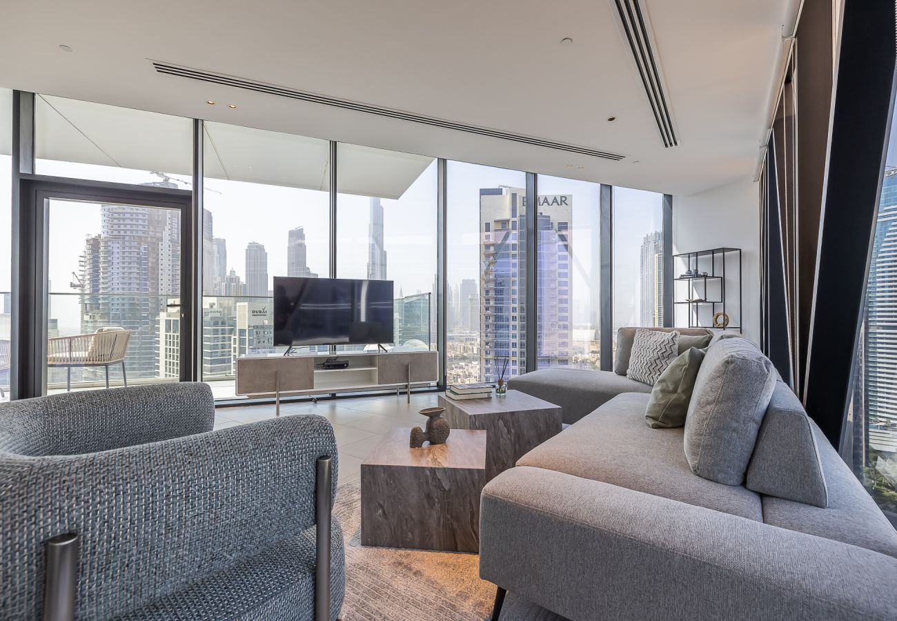 Apartment in Dubai - 3BDR Apartment + Maid Room / Burj Khalifa View