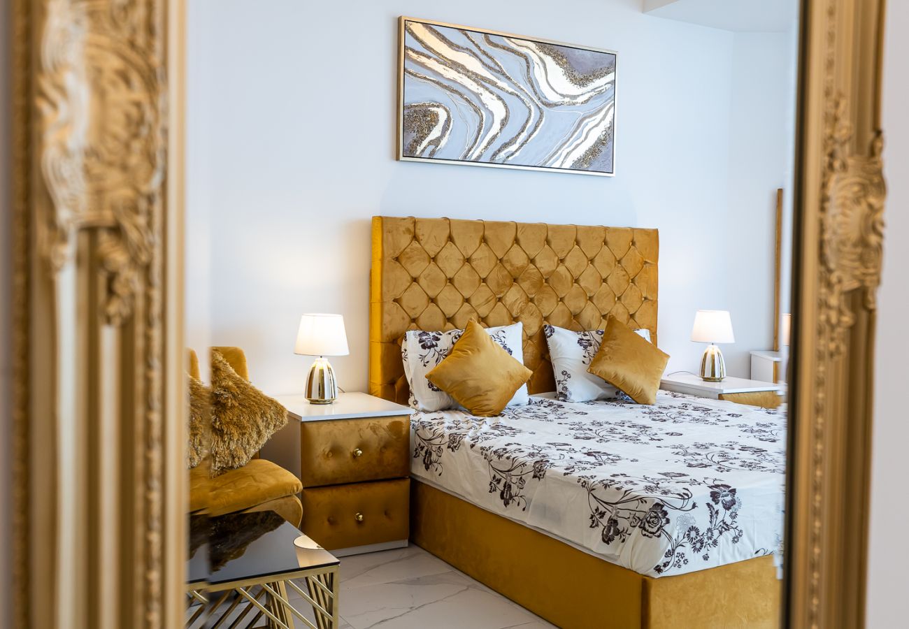 Apartment in Dubai - Studio with Burj Khalifa View