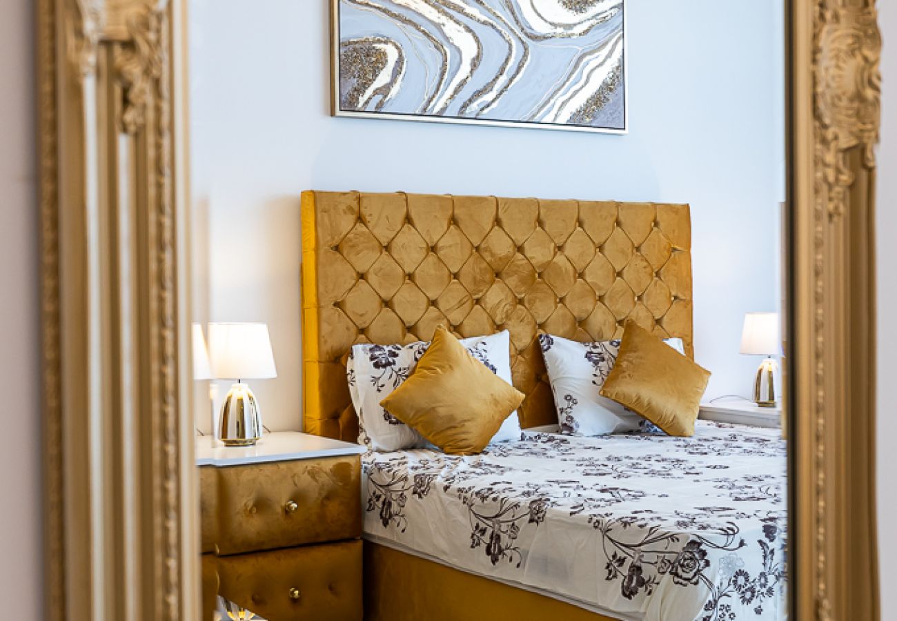 Apartment in Dubai - Studio with Burj Khalifa View