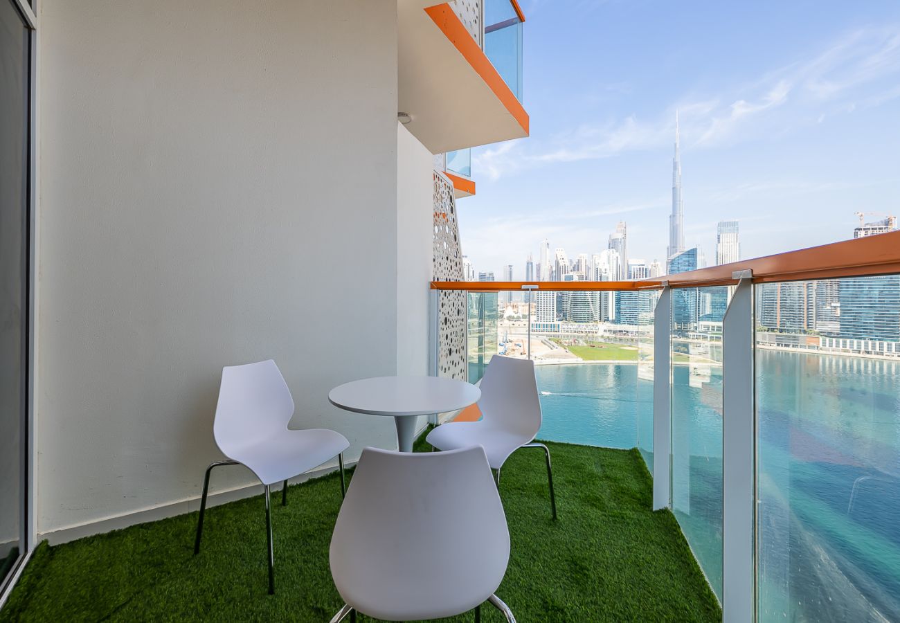 Apartment in Dubai - Studio with Burj Khalifa View