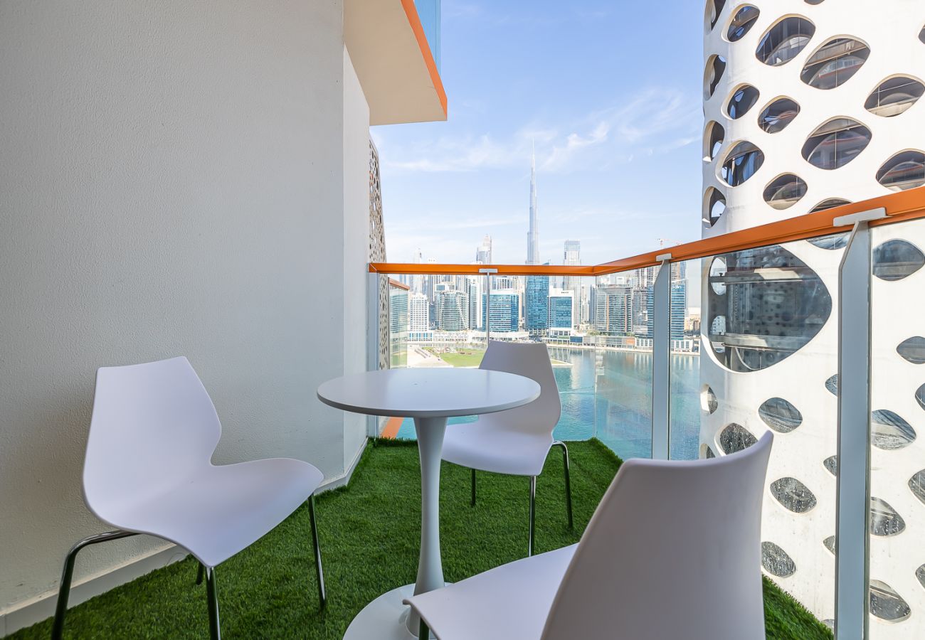 Apartment in Dubai - Studio with Burj Khalifa View