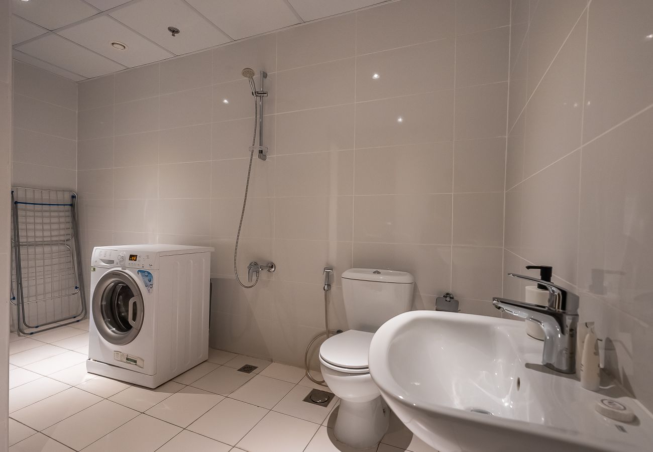 Apartment in Dubai - Spacious 3BDR + maid room / Business Bay